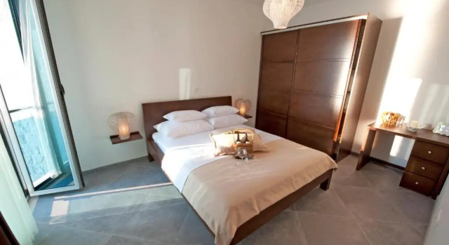 Love Live Hotel, Book Hotel Sutomore Bar County