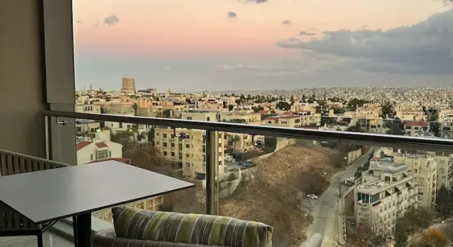 Номер Standard с 2 комнатами с балконом Doubletree By Hilton Amman Hotel & Residences