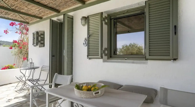 Бунгало c 1 комнатой с видом на сад Niriides Beachfront Resort