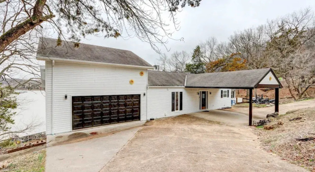 Dock, Deck & Views! Lakefront Retreat in Camdenton, Забронировать Отель Камдентон Lake of the Ozarks