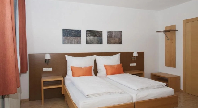 Haus Steirer am Kaiserwald, Rezerwuj Hotel Hotele w Region Graz z parkingiem, Parking