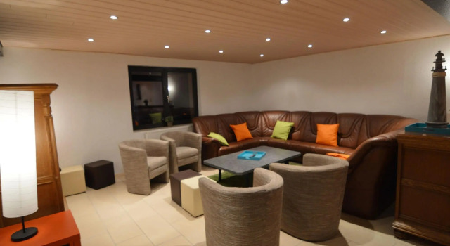 Modern Holiday Home in Sourbrodt with Private Pool, Rezervovat Hotel Hotely v Lutych s parkováním, Parkování