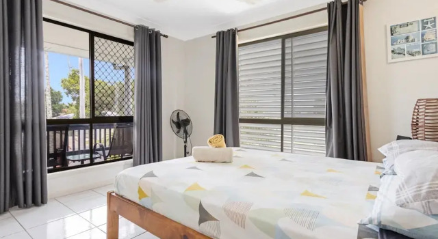 Апартаменты Spacious 3-Bed Home with Balcony in Hervey Bay