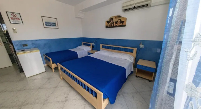 Трёхместный номер Standard c 1 комнатой с балконом B&B Brezza Marina & Ristorante Shoreline