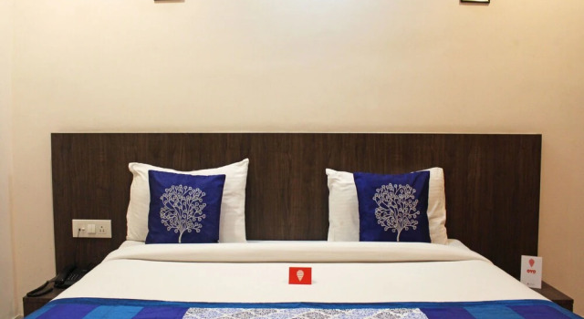 OYO 4471 Hotel Rajmahal, Réserver Hôtel Bareli Uttar Pradesh