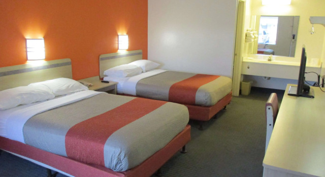 Motel 6 Lansing, Rezervați Hotel Waverly Statele Unite ale Americii