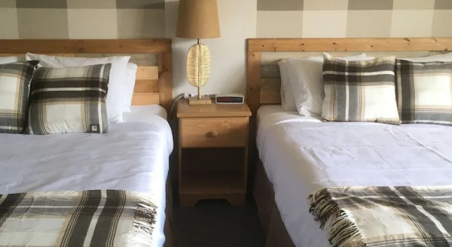 Четырёхместный номер Standard Цокольный этаж Christina Lake Motel and RV Park