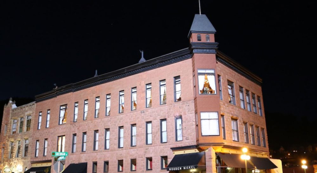 Martin & Mason Hotel