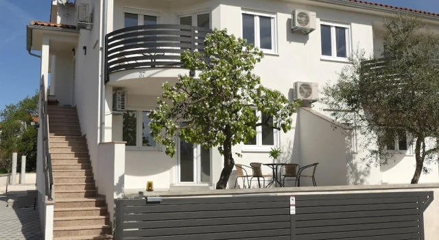 House Gudoo, Забронировать Отель Пула Pula Riviera, рядом с Пляж База