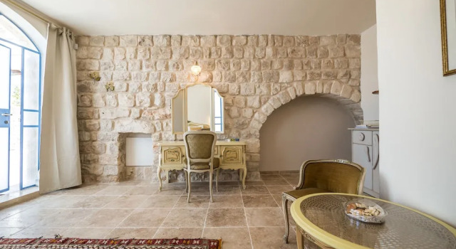 Полулюкс с балконом The Way Inn - Boutique Suites