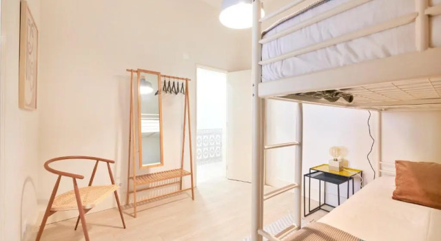 Charming 3BR APT w/ patio, by TimeCooler, Забронировать Отель Лиссабон Эстремадура, рядом с Станция метро Sao Sebastiao — Проспект Герцога Авила