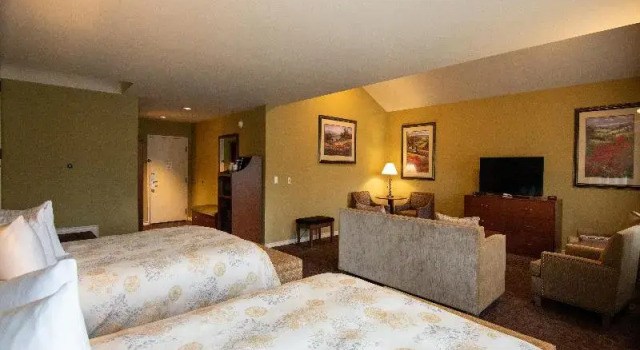 Четырёхместный семейный номер Standard с балконом The Bards Inn - BW Signature Collection by Best Western