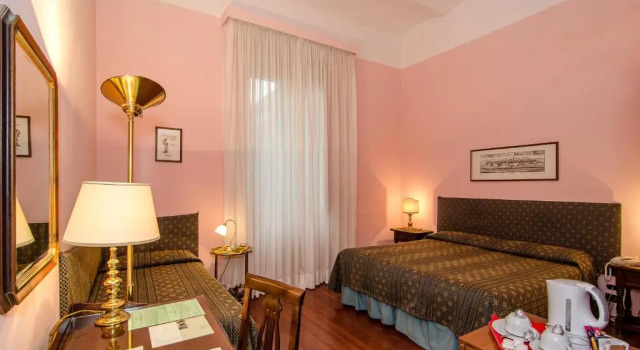 Трёхместный номер Standard Hotel Rex