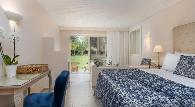 Бунгало семейное Superior с видом на сад Grecotel Creta Palace
