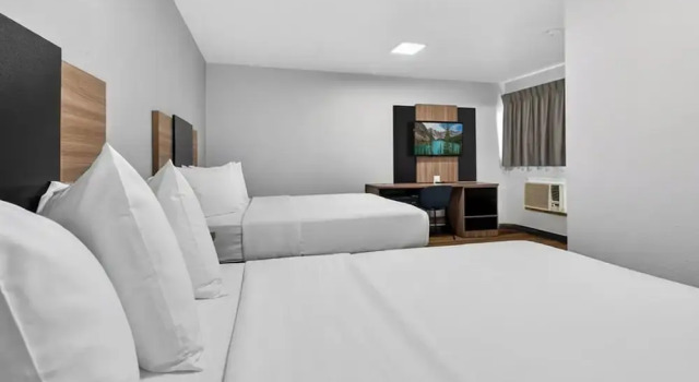 Четырёхместный номер Standard Rodeway Inn Las Vegas Fremont Street