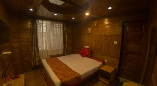 Goroomgo Broadway Mall Road Darjeeling