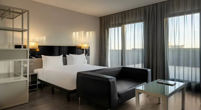 Номер Superior AC Hotel Atocha by Marriott