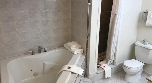 Люкс Ramada by Wyndham Ligonier