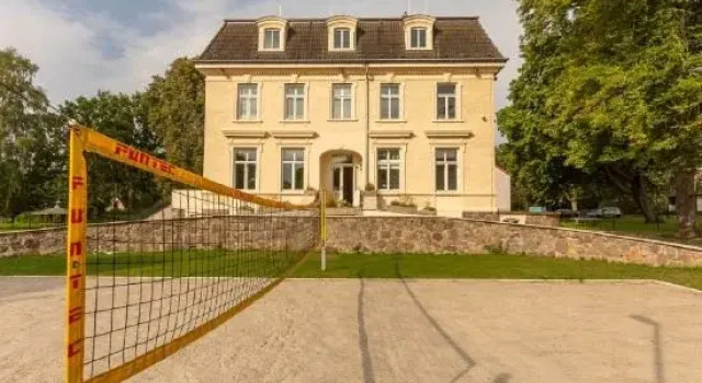 Familienhotel Schloss Leizen, Забронировать Отель Лайцен 