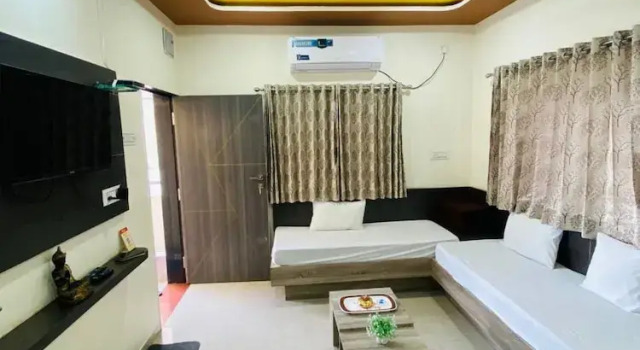 Номер Luxury Goroomgo The Rudra Homestay Gujrat