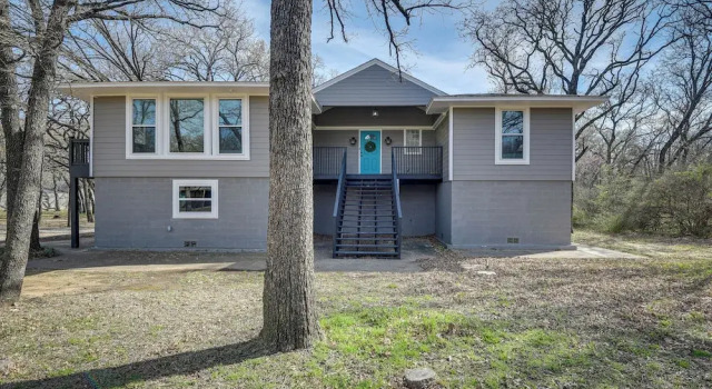Коттедж с 3 комнатами с балконом Modern Flower Mound Home u003c 2 Mi to River Walk