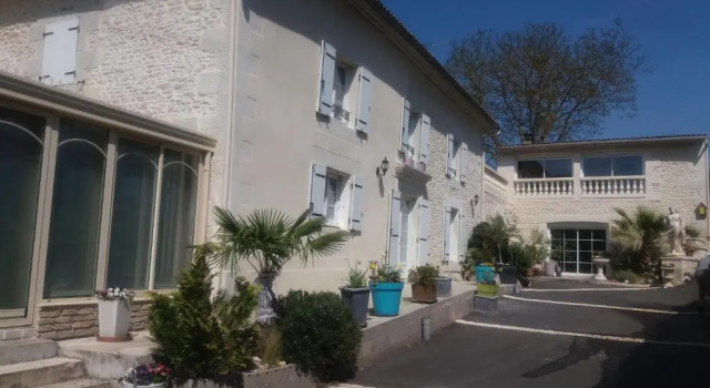 LES ORCHIDEES Chambre Hôtes FUTUROSCOPE CHASSENEUIL POITIERS, Buchen Sie Bed & Breakfast Jaunay-Clan Futuroscope