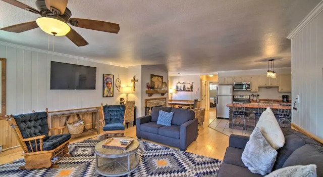 Walkable Location! Mtn-view Condo in Red River, Varaa Huoneisto Red River 