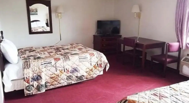 Четырёхместный номер Standard Economy Inn