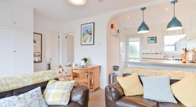 Коттедж The Hideaway, 65 Salterns Beach Bungalows, Seaview