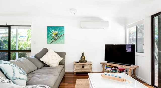 Gigi's - Absolute Beachfront, Book Vacation Home Suffolk Park Byron Bay Region