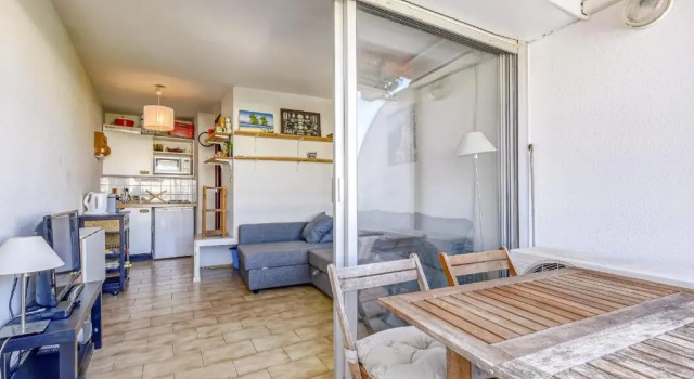 Studio close to the beach LA GRANDE MOTTE, Book Hotel Hotels in Camargue with a Pool, Swimming Pool