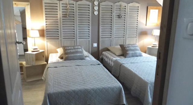Gîte - La Grange de Clémence, Забронировать Отель Сент-Фереоль Франция