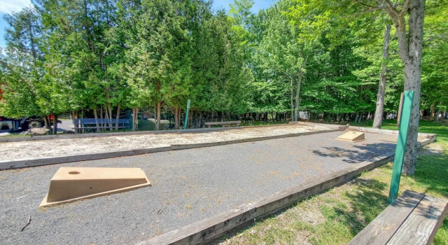 Коттедж Golf, Ski + Fish: Cabin w/ Deck in Tobyhanna!