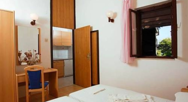 Lina Apartments