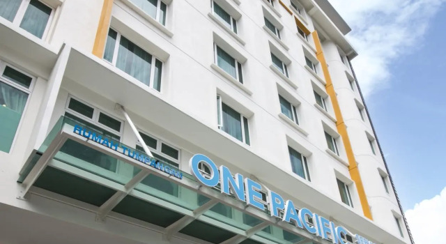 Кровать в общем номере One Pacific Hotel and Serviced Apartments