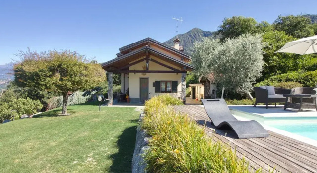 Апартаменты Il Lago Blu Loft With Pool