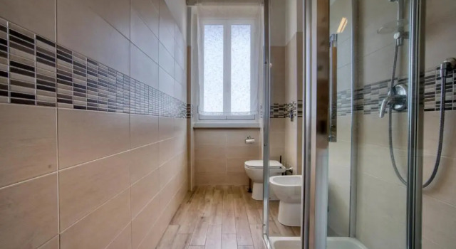 Апартаменты CaseOspitali - CASA LUCE a due passi dal SAN RAFFAELE - 1 bedroom e divano in soggiorno