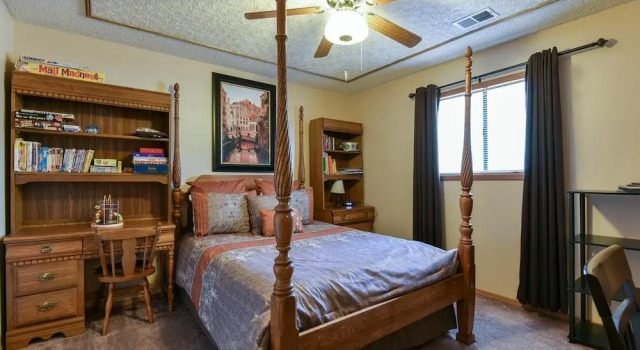Welcome Inn- Pools - Great Balcony - Trails to Fishing -SO Close to Sdc!!, Забронировать Апартаменты/квартира Отели Table Rock Lake с парковкой, Парковка
