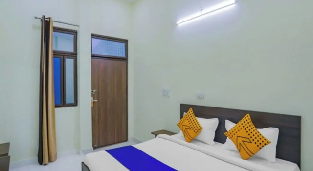 Номер Deluxe Goroomgo Subha Residency Banglore