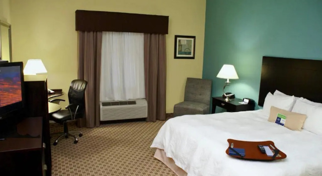 Standardowy pokój Hampton Inn Orange
