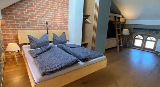 Wohnen auf 2 Etagen: Kamin, Terrasse, Fass-sauna, bis 10 Personen, Rezervați Apartament Großharthau Upper Lusatia