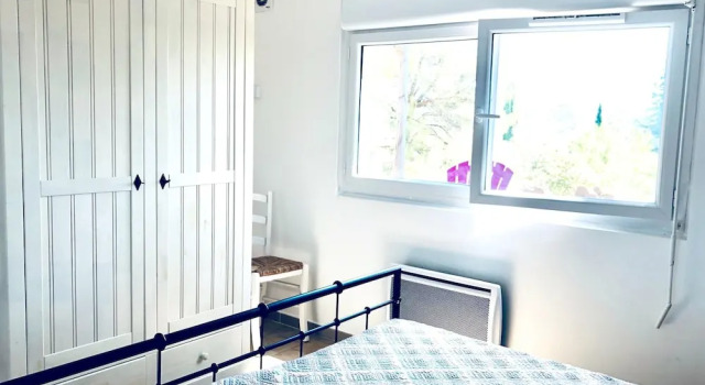 Apartment With one Bedroom in Le Beausset, With Wonderful sea View, Pool Access, Enclosed Garden - 8 km From the Beach