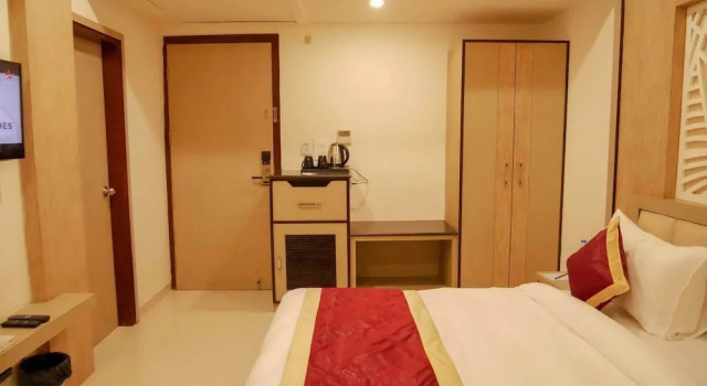 Emporio Hotel, Rezervovat Hotel Haldwāni Uttarakhand