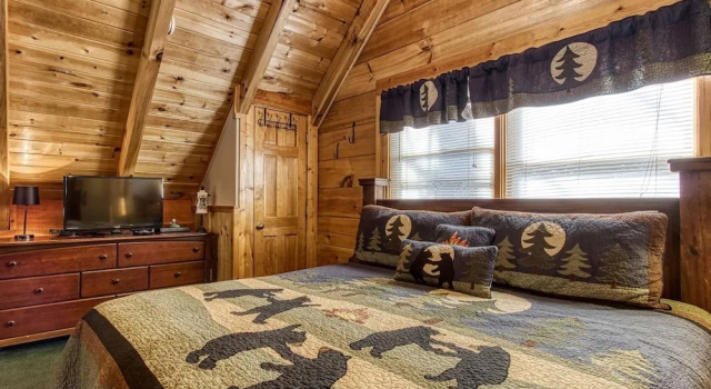 Er83 - Savage Loft - Your Close To The Action Cabin Getaway 2 Bedroom Cabin by RedAwning