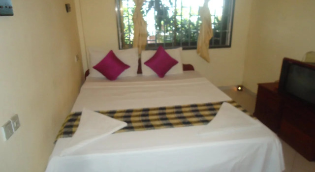 Brise de Kep Guesthouse & Restaurant, Boek Hotel Hotels in Kep Province met parkeren, Parkeren