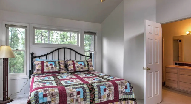 Spacious Hideaway in Ruidoso w/ Multi-level Deck!, Varaa Lomakoti Ruidoso New Mexico