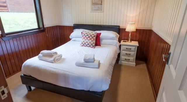 Birch Lodge 19 with Hot Tub, Book Hotel Minnigaff Scotland