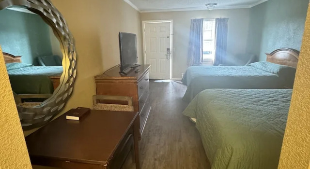 Номер Standard Colony Inn