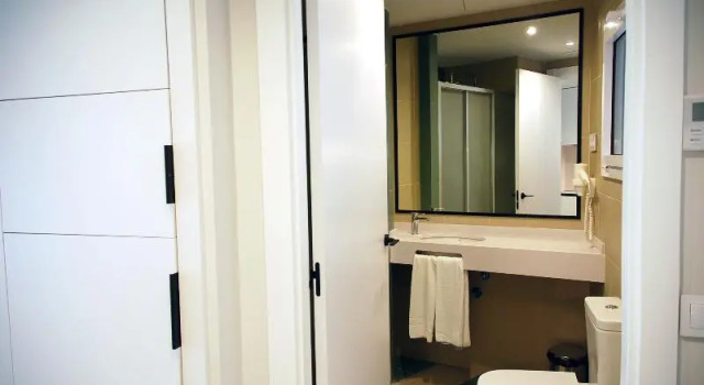 Четырёхместные апартаменты с балконом Apartamentos Sunway Atlanta