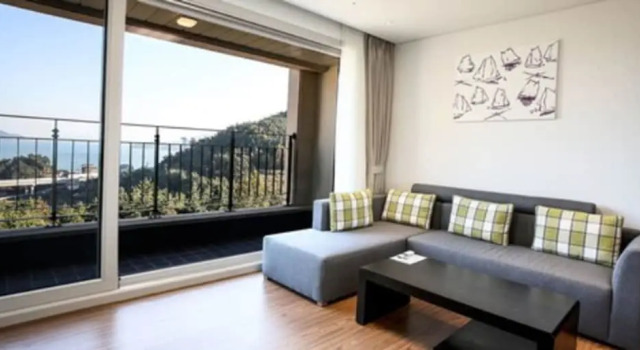 Номер Deluxe с балконом и с видом на горы Lapis Hotel Namhae